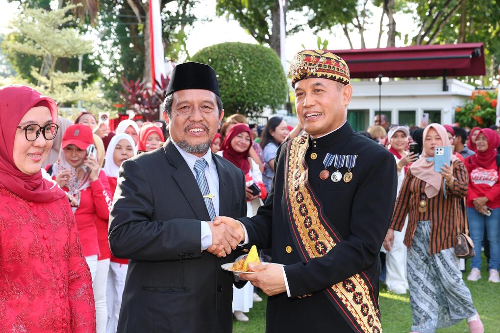 KJRI Pulau Pinang Anugerahkan Penghargaan kepada Rektor UMAM Saidul Amin